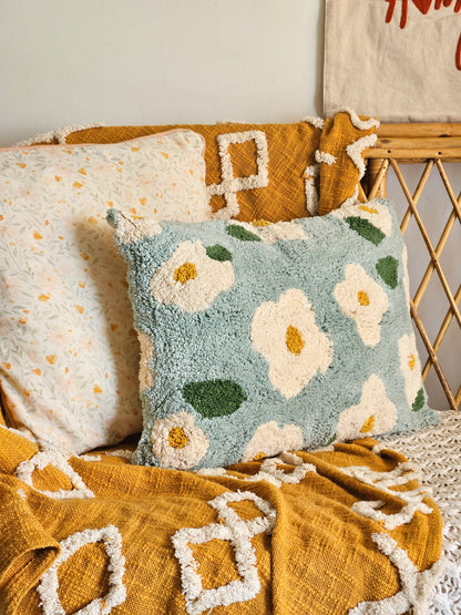 Daisies tufted Pillow Cover