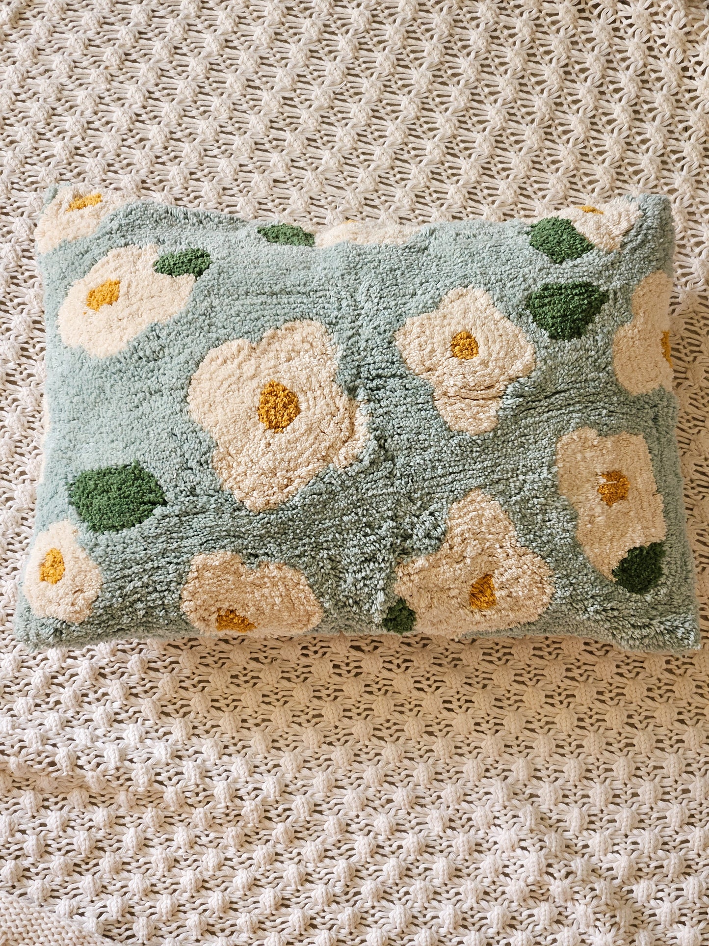 Daisies tufted Pillow Cover