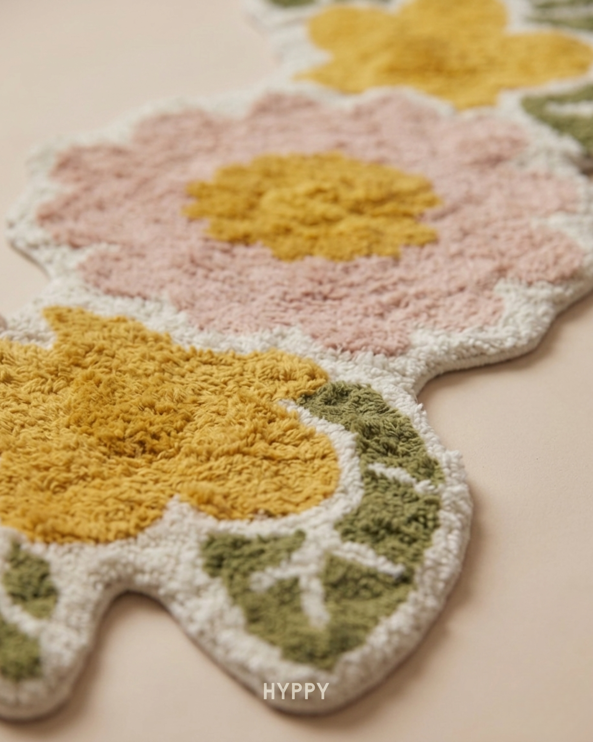Daisy Days Tufted Runner