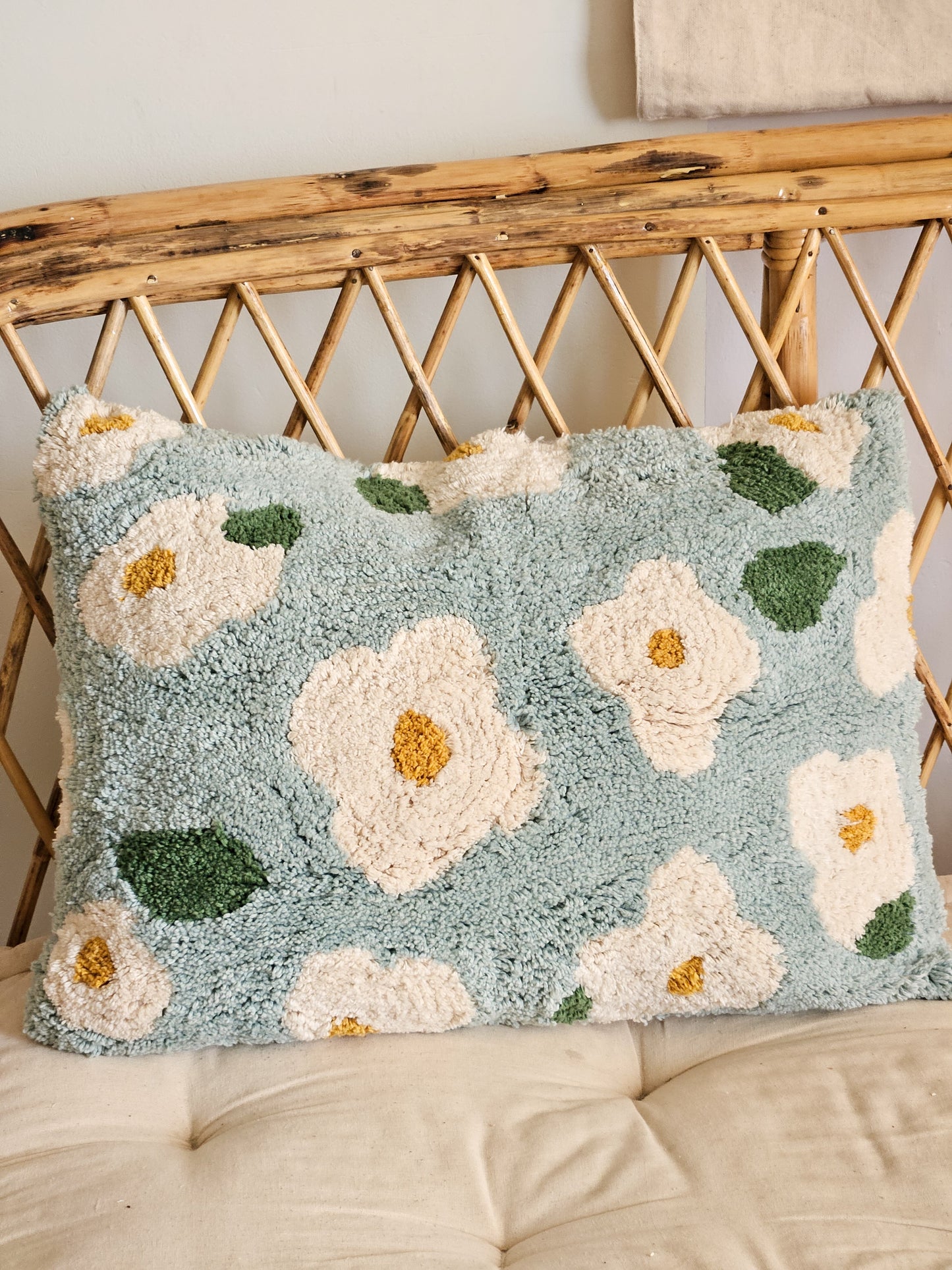 Daisies tufted Pillow Cover