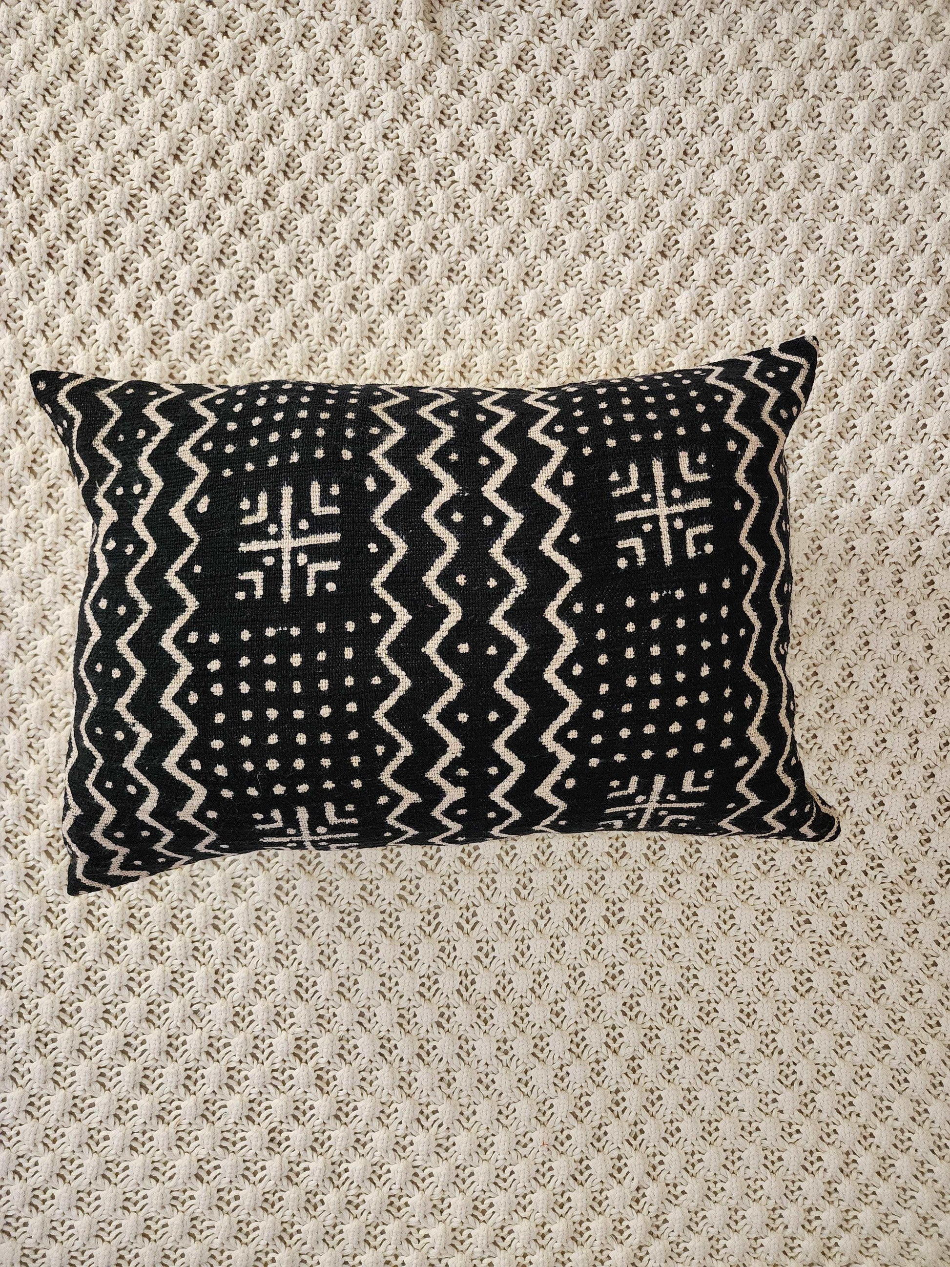 Amari mudcloth pillow Hyppy.in
