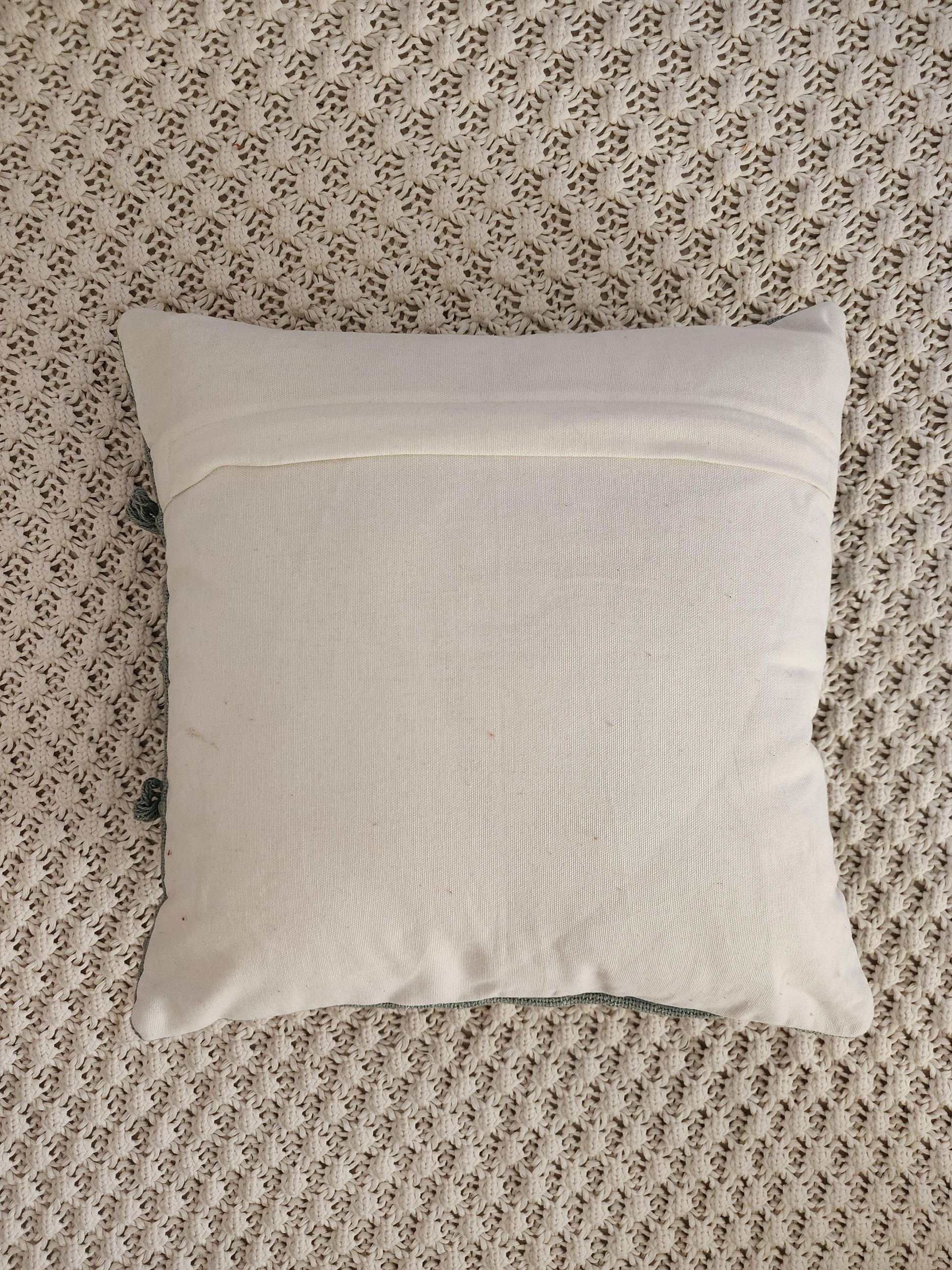 Sarah Woven Pillow Hyppy.in