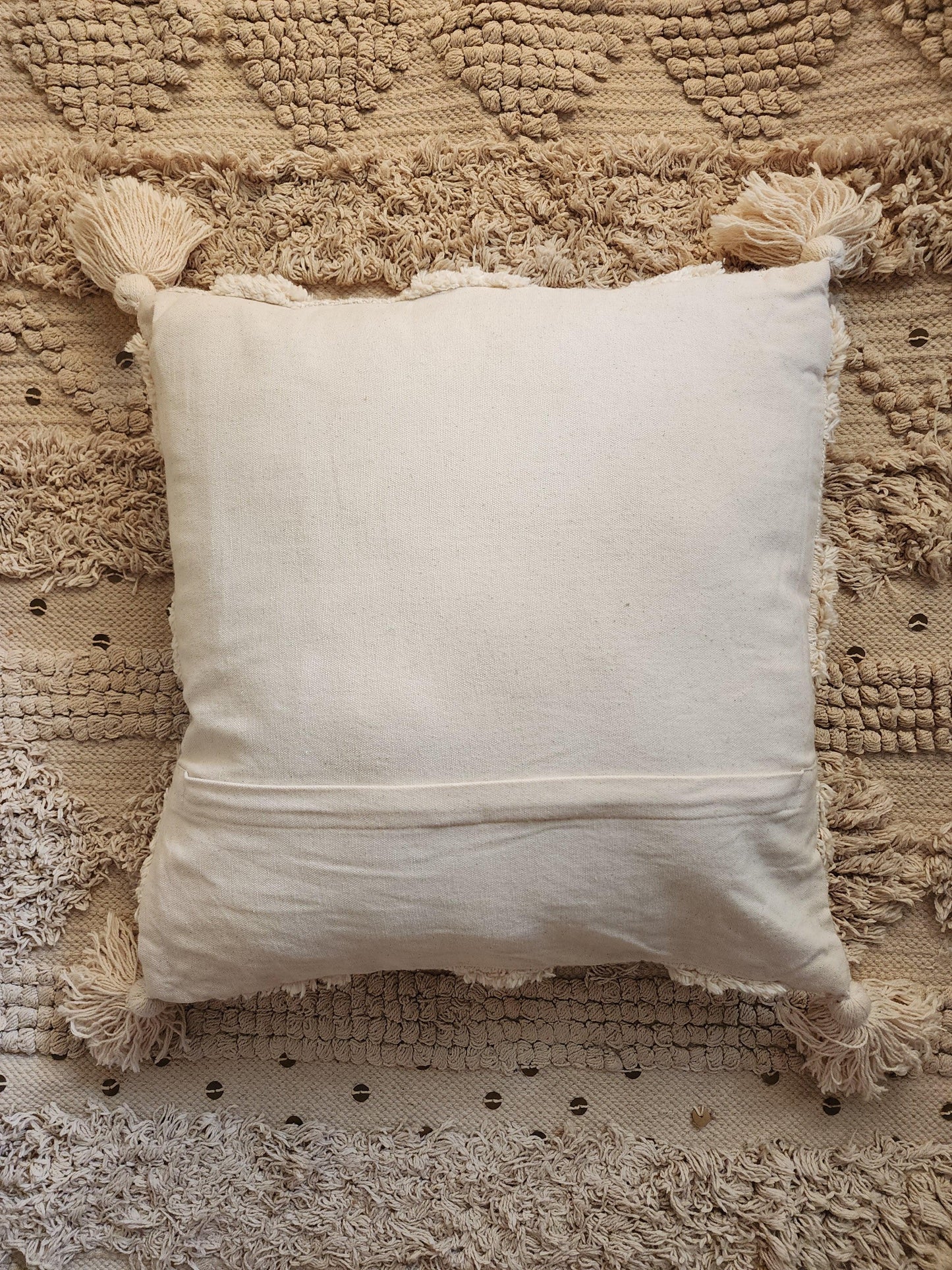 Sona Tufted Pillow Hyppy.in