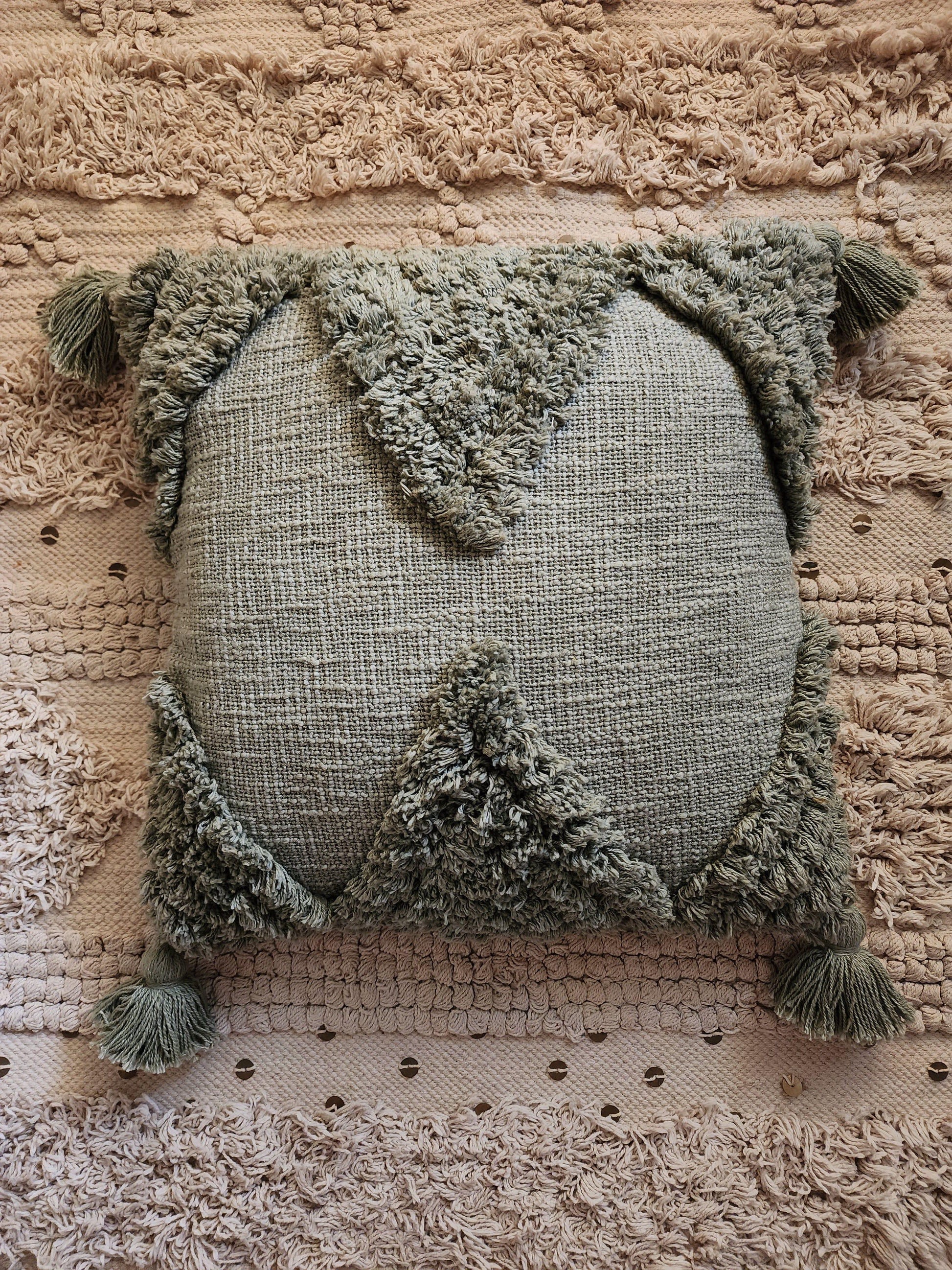 Zarah Tufted Pillow Hyppy.in
